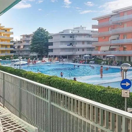 Apartamento Awesome In With Kitchenette Bibione